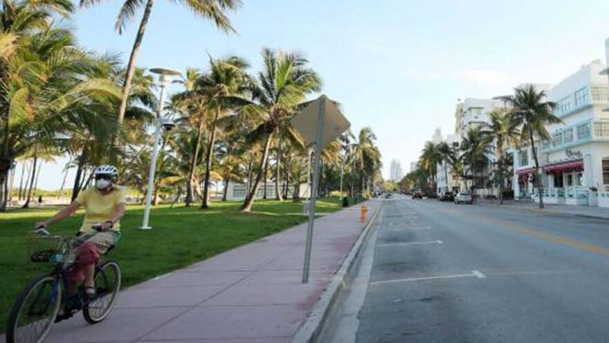 Florida registra un 'pico' de 60 muertes por COVID-19 en un día