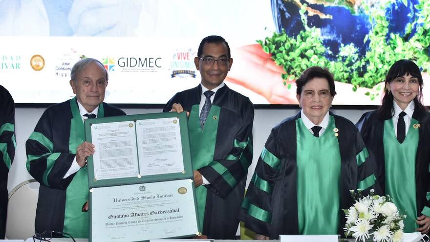 Unisimón otorga Honoris Causa al escritor Gustavo Álvarez Gardeazábal