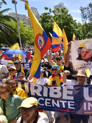 “Por la libertad y la democracia”