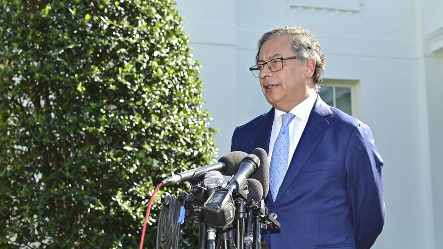 Si hubiese ingresado legalmente, se le hubiera dado asilo: Petro a Guaidó