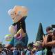 Popeye, Barney y Garfield, los más fotografiados del desfile de globos en México