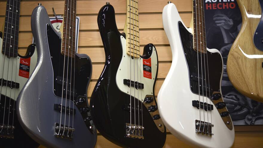 En video | Icónica guitarra Stratocaster también se fabrica en México