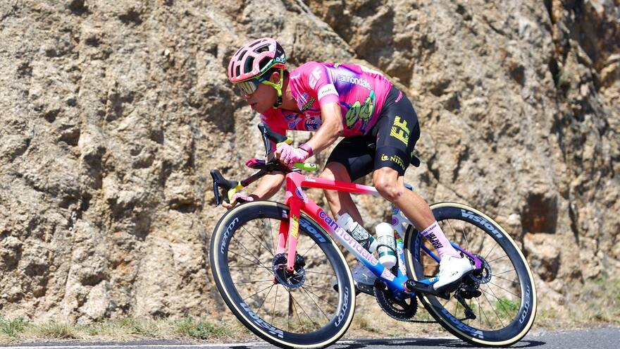 Rigoberto Urán se retira de la Vuelta a España tras sufrir una dura caída en la sexta etapa