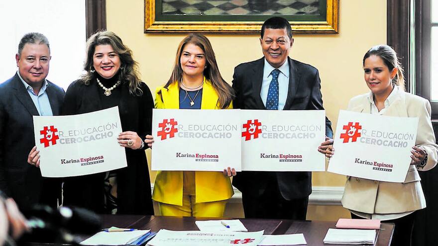 Ley del Cacho es radicada en el congreso por la senadora Karina Espinosa