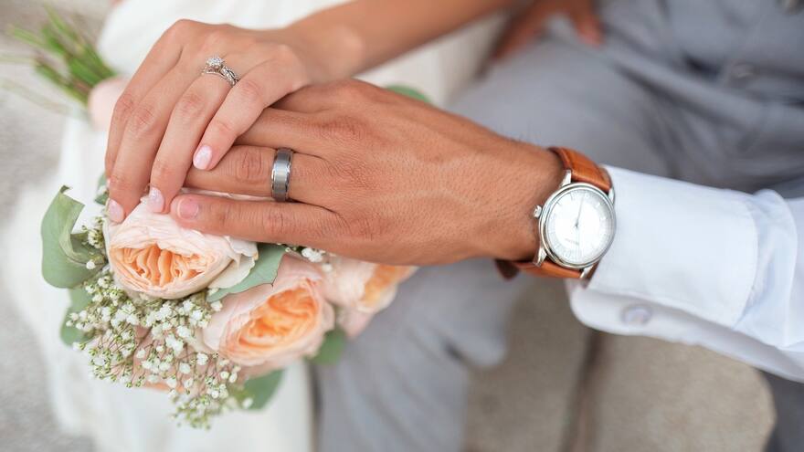 Asistió a una boda como testigo y por error terminó casado con la novia