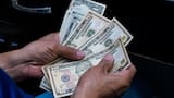 ¿Efecto De la Espriella? El dólar cae y las bolsas suben por reducción en la percepción de riesgo país