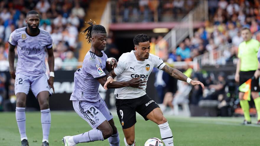 Asaltan casa de Justin Kluivert en Valencia para robar y agreden a su pareja