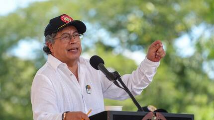 Petro anuncia que buscará que otros exparamilitares sean nombrados como gestores de paz