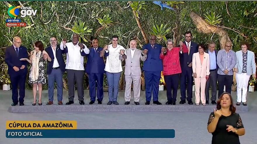 Petro no llegó a foto oficial de cumbre: estaba en reunión sobre el fiscal
