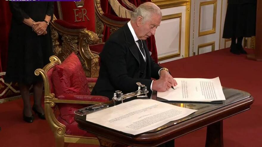 El rey Carlos III ordena que el día del funeral de Isabel II sea festivo