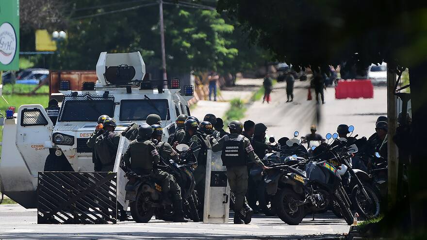 Armada venezolana dice que frustró rebelión militar: un muerto