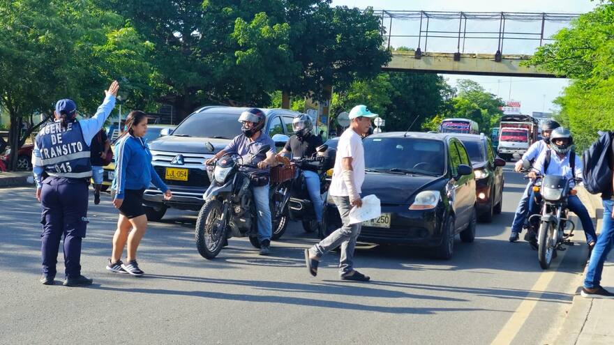 Habilitan paso provisional para peatones en la Calle 30