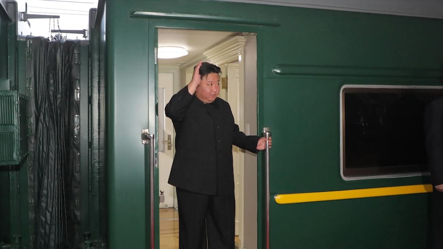 Kim Jong-un viaja en tren blindado a Rusia para reunirse con Vladímir Putin