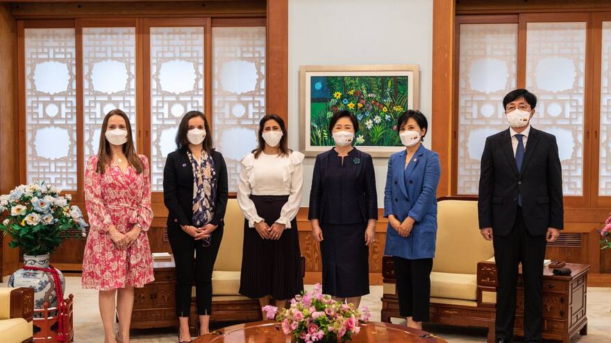 Nutrición y protección a la niñez, temas claves de primera dama en Corea