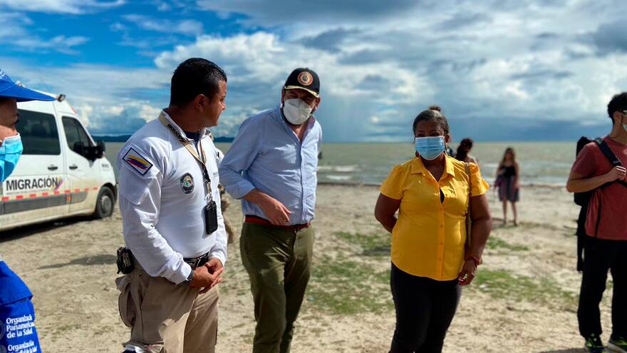 Baja a 400 el número de migrantes represados en Necoclí