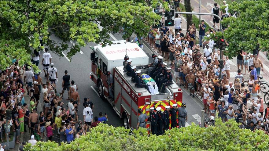 Cortejo fúnebre de Pelé en Santos se realiza este martes 3 de enero