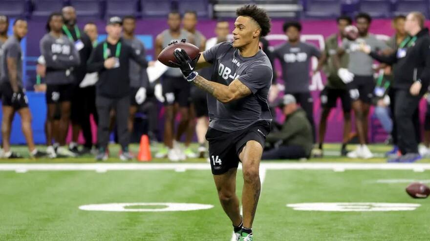 Belichick elogia adaptación del colombiano Christian González en los Patriots