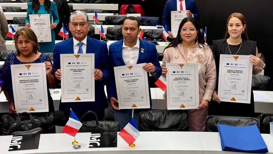 La alcaldesa de Soledad está en Paris participando en el Foro Global de Ciudades Sostenibles