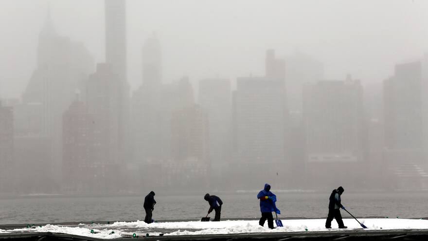 Tormenta de nieve descarga su furia en noreste de EEUU
