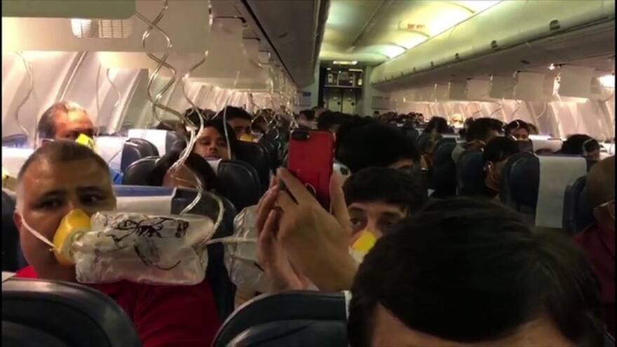 En video | Pasajeros sangran en avión en India por falta de presurización