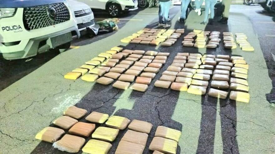Detienen a dos colombianos con más de 1.600 paquetes de droga en la Amazonia ecuatoriana