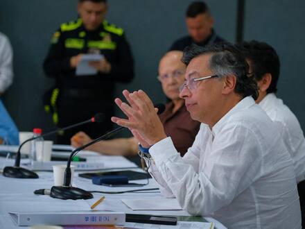 Petro cuestiona subsidio a la gasolina y anuncia recorte de $16 billones para atender emergencia en Córdoba