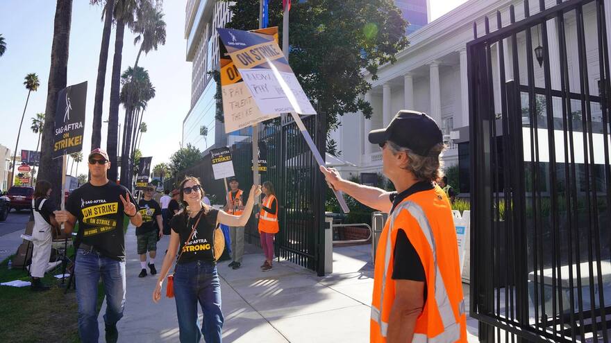 Grandes actores proponen pagar 150 millones para acabar huelga de Hollywood