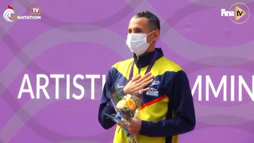 Gustavo Sánchez consigue oro histórico para Colombia en natación artística