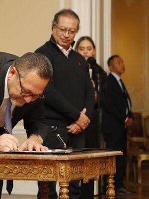 Que Hughes dé la cara por su alianza con Astrea