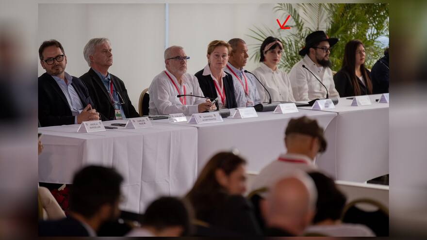 Gobierno explica por qué Violeta Arango estaba sentada en la mesa de diálogo