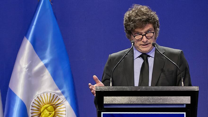 Estalla polémica en Argentina porque la presidencia “olvidó” al zurdo Maradona