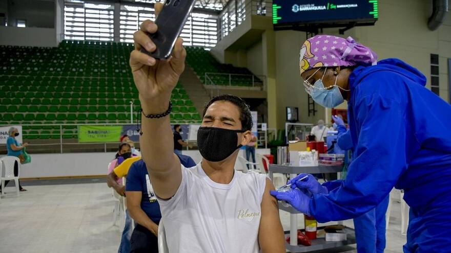 Minsalud aprueba tercera dosis para población mayor de 18 años