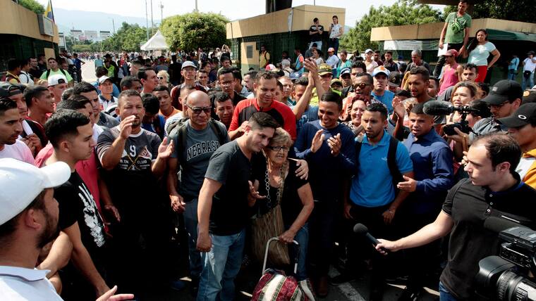 Ciudadanos venezolanos protestan en Cúcuta