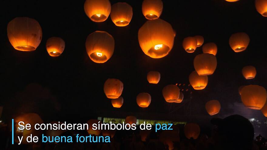 Así son elevadas cientos de lámparas en festival de Taiwán
