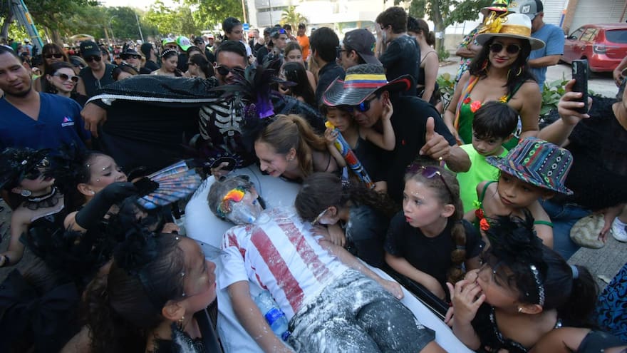 Con la 54 pintada de negro avanza la despedida de Joselito Carnaval