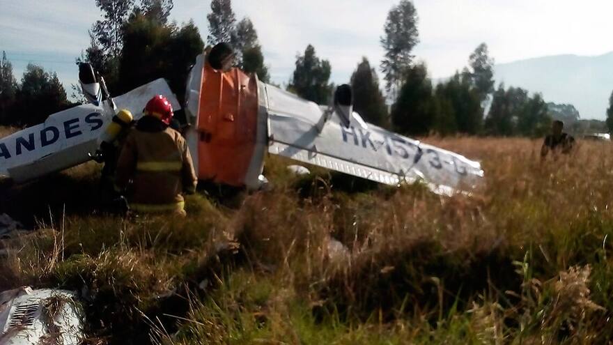 Dos muertos tras caer avioneta cerca de Bogotá