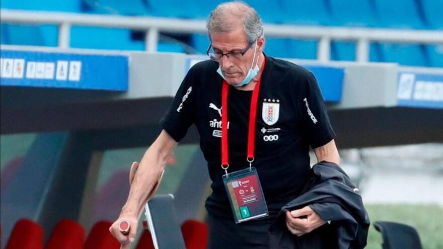 Óscar Tabárez es despedido de su cargo como DT de la selección uruguaya