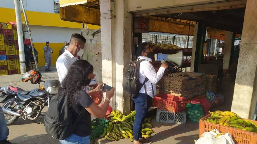 Entregan 800 tapabocas en Mercado de Bazurto