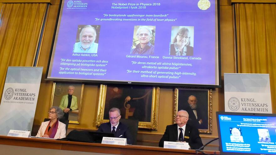 Arthur Ashkin, Gérard Mourou y Donna Strickland: los ganadores del Nobel de Física