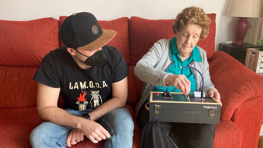 Yayagram, el invento que ayuda a los abuelos a comunicarse con sus nietos