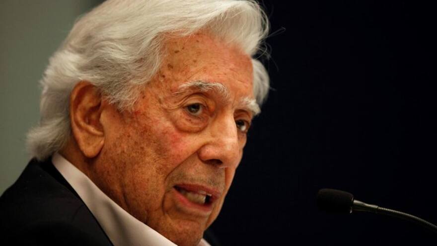 Mario Vargas Llosa recibe el alta hospitalaria tras superar la covid