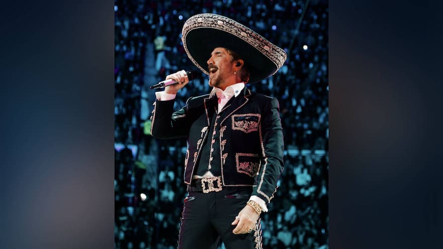 Alejandro Fernández lanza su anticipado álbum ‘De rey a rey’, un homenaje a su padre