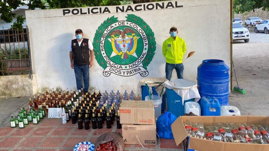 Incautan licor adulterado y artículos para su elaboración en Las Nieves
