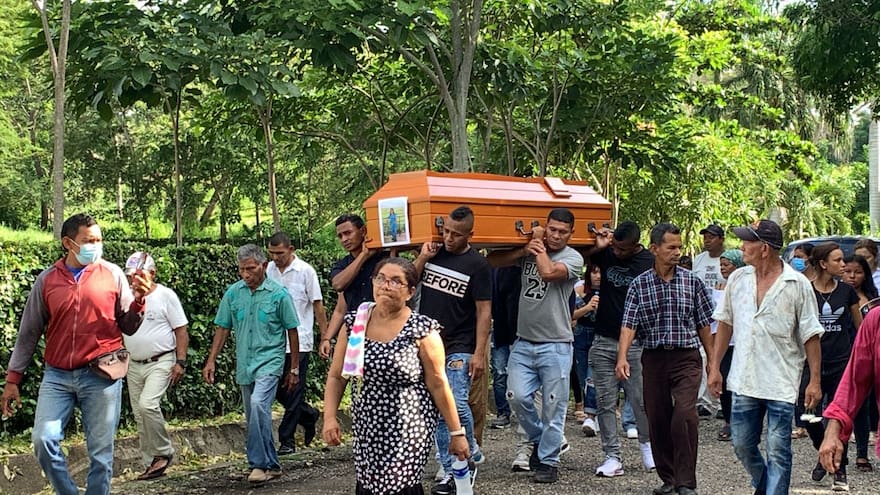 Sepultan en Sincelejo a mujer que fue quemada con varsol y fuego