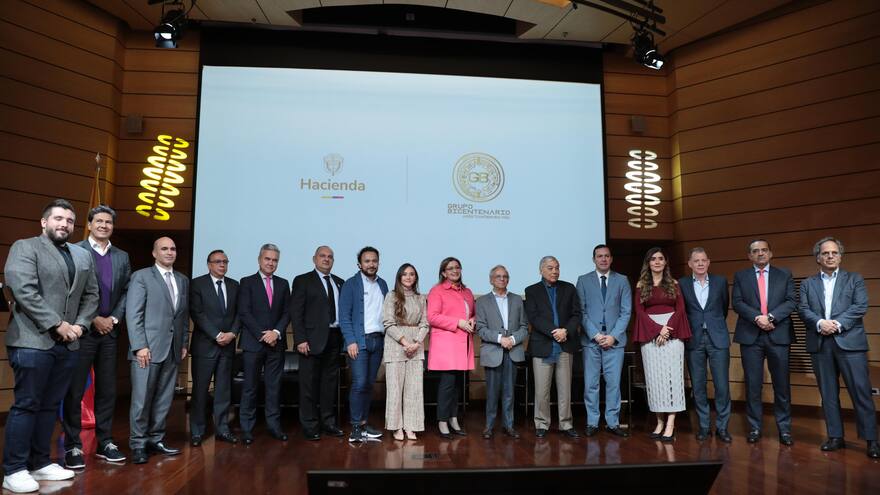 Gobierno oficializa nuevo holding financiero: el Grupo Bicentenario