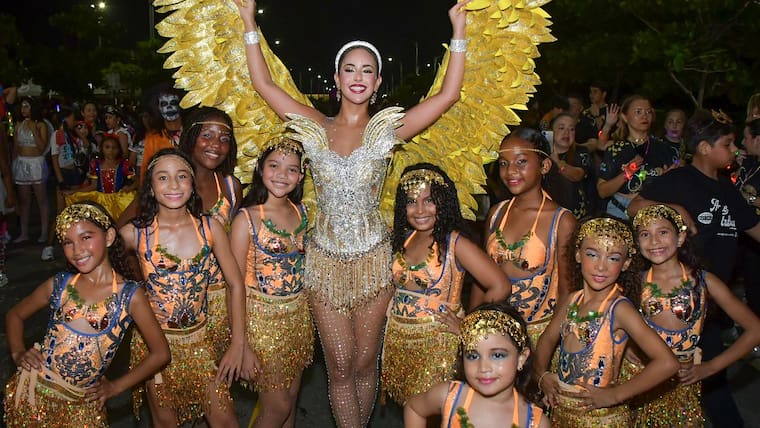 Los disfraces y la alegría se tomaron el Gran Malecón en el desfile de Cantores Killeros