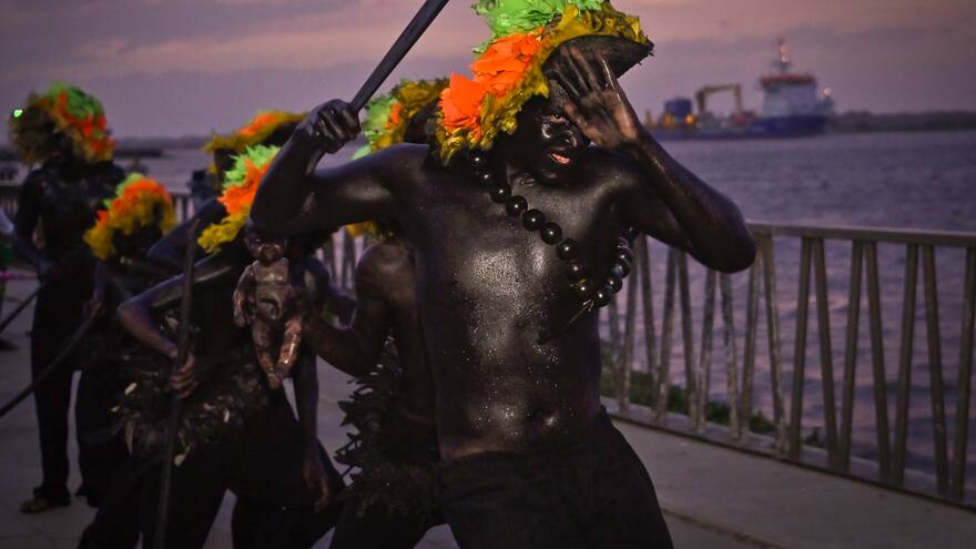 Julio se despide a son de carnaval, Joe Arroyo y mucho arte