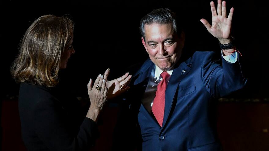 Panamá posesiona nuevo Presidente y busca reflotar su economía