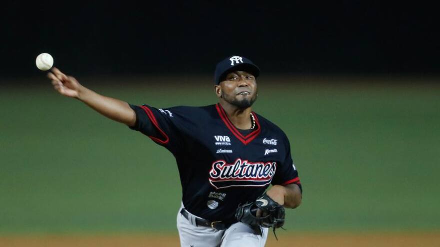 El lanzador colombiano Julio Teherán volvió al béisbol mexicano con los Sultanes de Monterrey