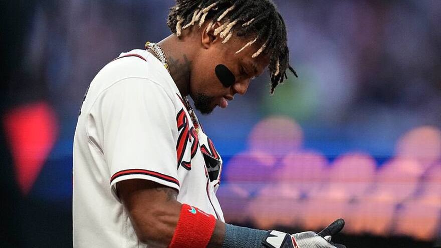 Béisbol de Grandes Ligas | Encienden las alarmas en Atlanta: Ronald Acuña fue retirado de la alineación